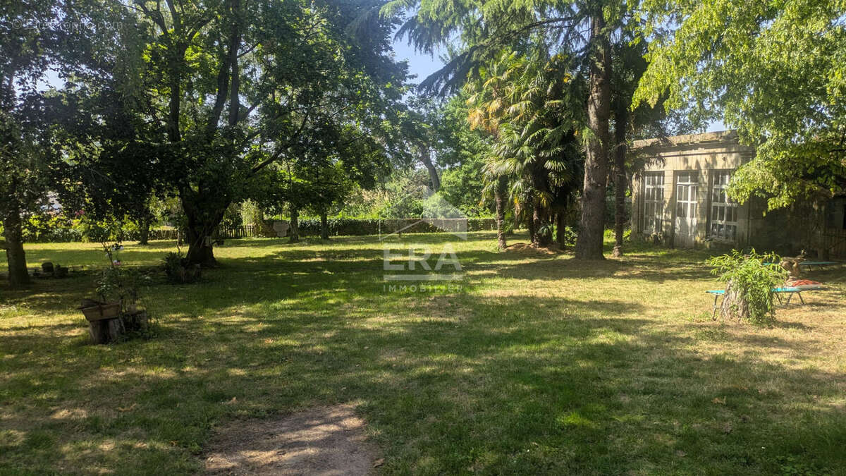 Demeure de caractère en pierre à 15 min de Niort. Dépendances & fort potentiel - photo 12