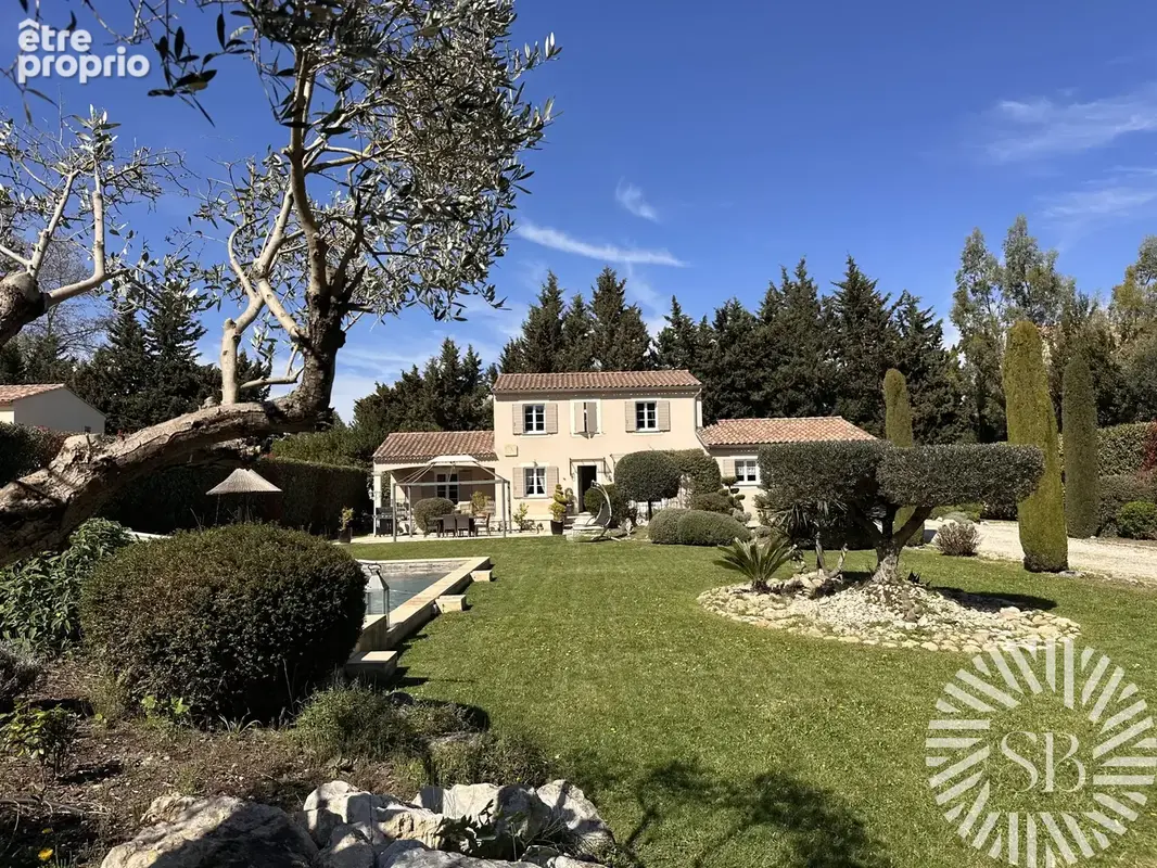 Bastide familiale avec piscine et jacuzzi    jardin paysagé   à pied du centre à Noves - photo 15