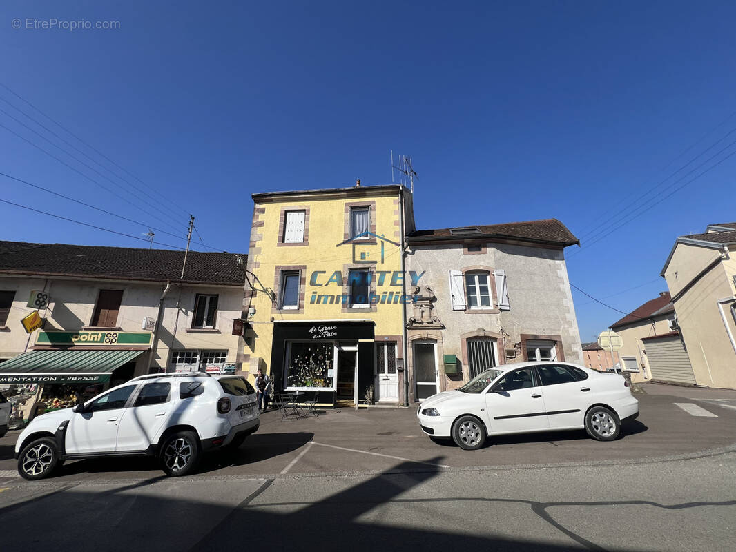 Appartement à FONTAINE-LES-LUXEUIL