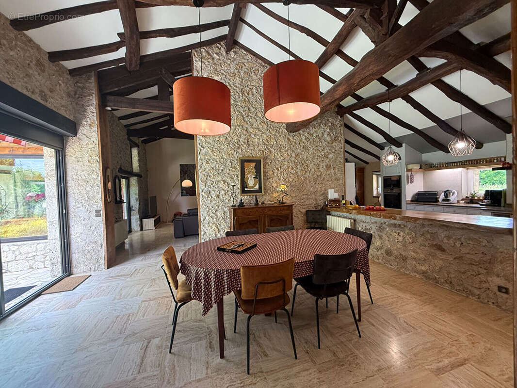 Maison à ALLEZ-ET-CAZENEUVE
