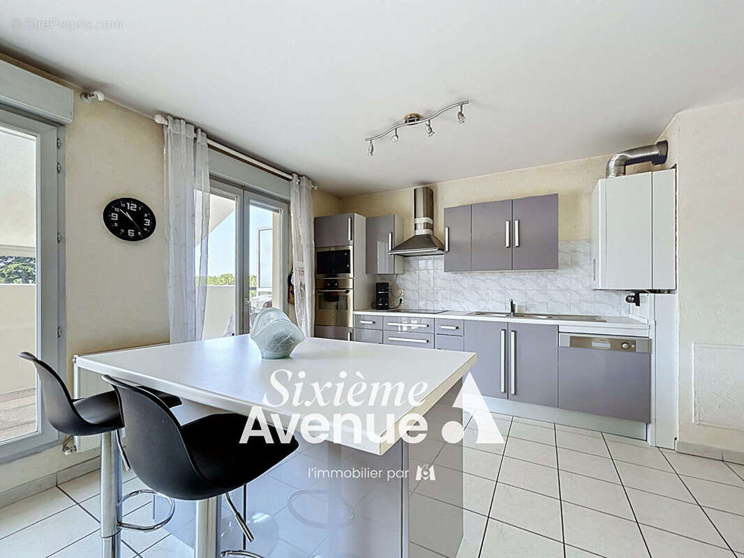 Appartement Decines Charpieu 5 pièce(s) 100 m2 - photo 3