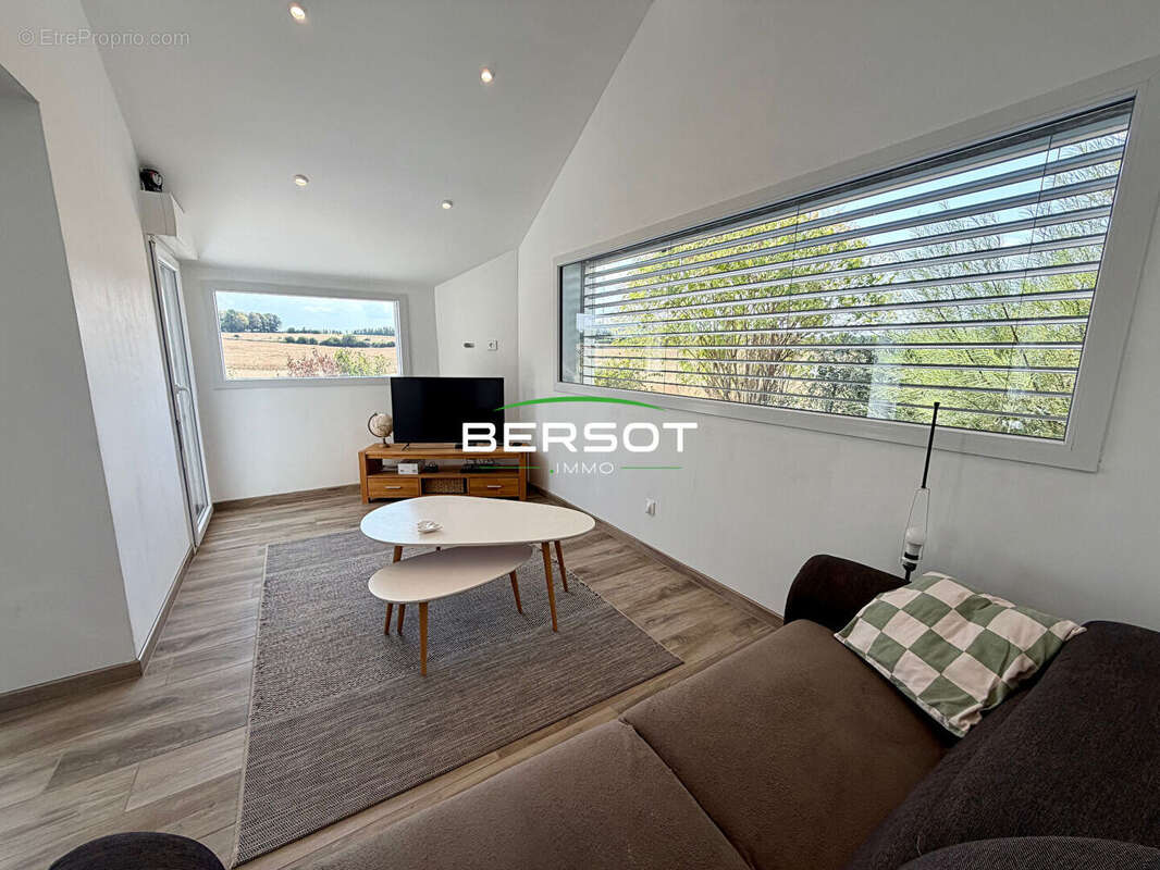 EXCLUSIVITÉ BERSOT IMMOBILIER - Villa contemporaine 145 m² avec 3 chambres, bureau, terrain de 946 m² et vue dégagée - photo 4