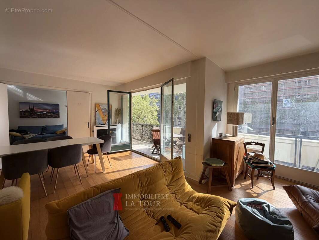 Appartement à PARIS-16E