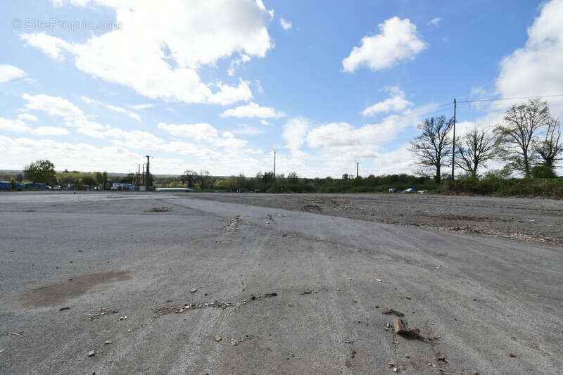 Commerce à LA FERTE-MACE