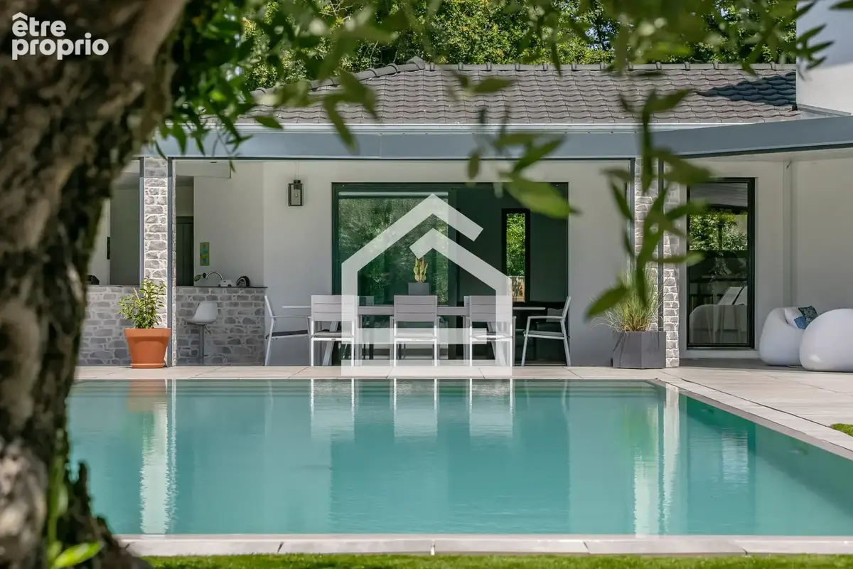 Saint Aubin de Médoc - Villa d'exception de 230 m2 avec dépendance de 30 m2, piscine et garage - photo 10