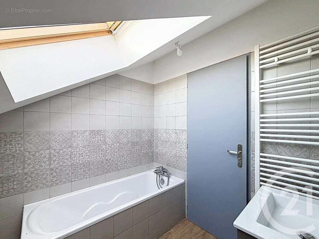 Maison 93 m² à Ruelle-Sur-Touvre  - photo 13