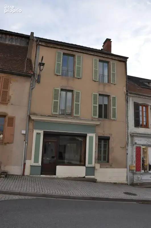 Immeuble de caractère en centre-ville, avec local commercial, duplex et appartement loué - photo 1