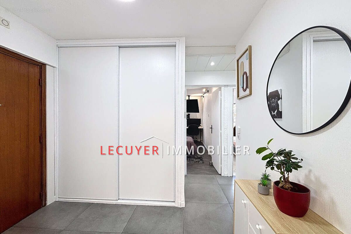 Appartement à VALLAURIS