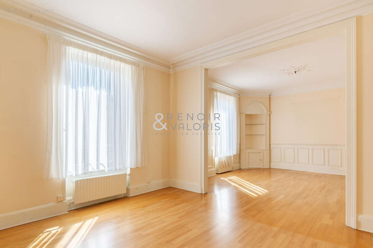 Appartement 224 m² à Nancy  - photo 2