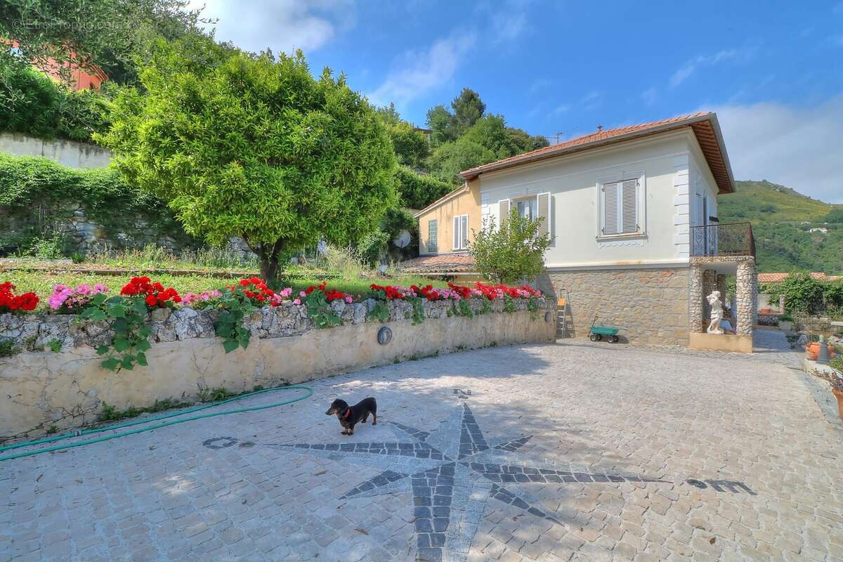 Maison à TOURRETTES-SUR-LOUP
