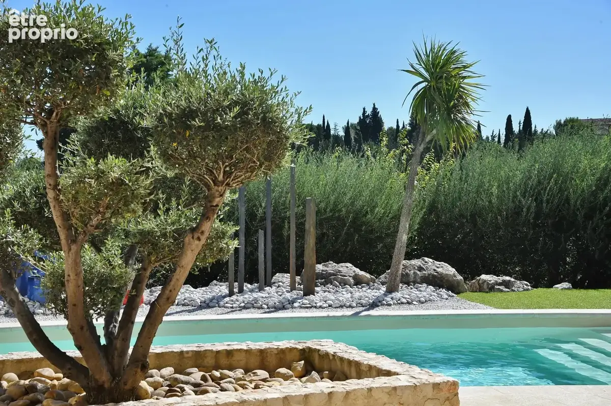 Uzès : Unique propriété avec jardin, piscine et vue - photo 14