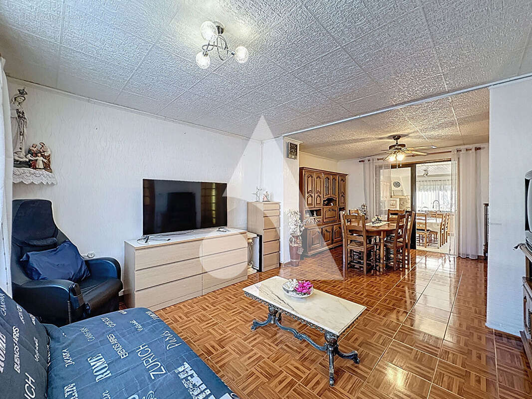 Maison à QUIEVRECHAIN