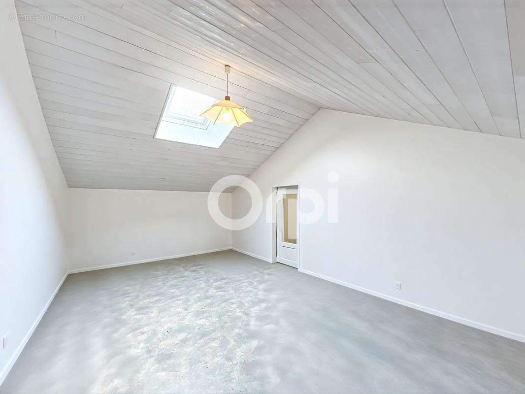 Maison à CREYSSENSAC-ET-PISSOT