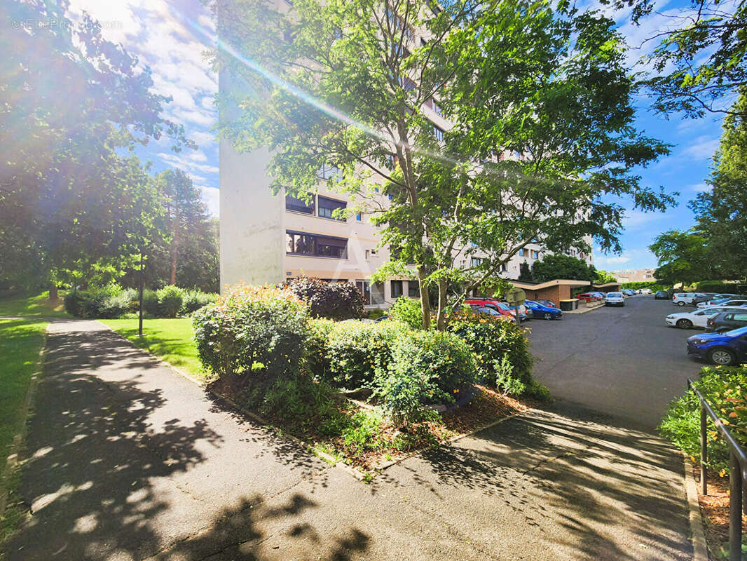 Appartement à FRESNES