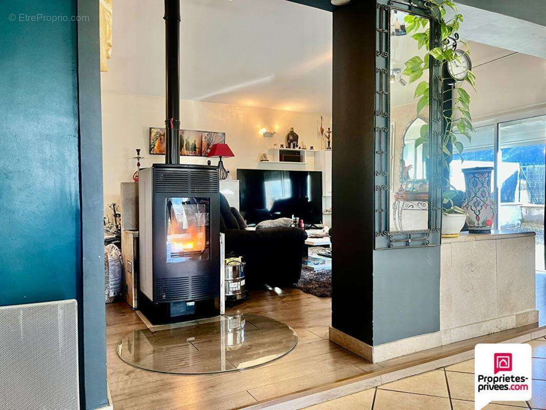 À l'abris des regards- maison 5 pièces sur terrain plat, à découvrir ! - photo 6