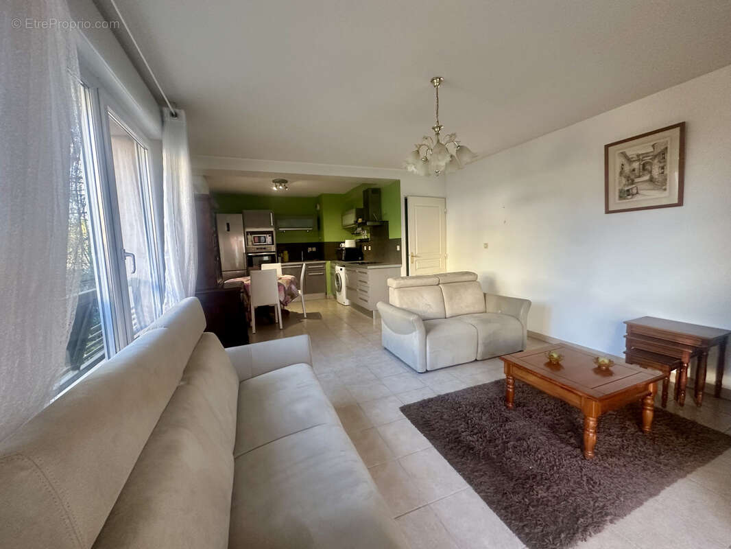 Appartement à MEYZIEU