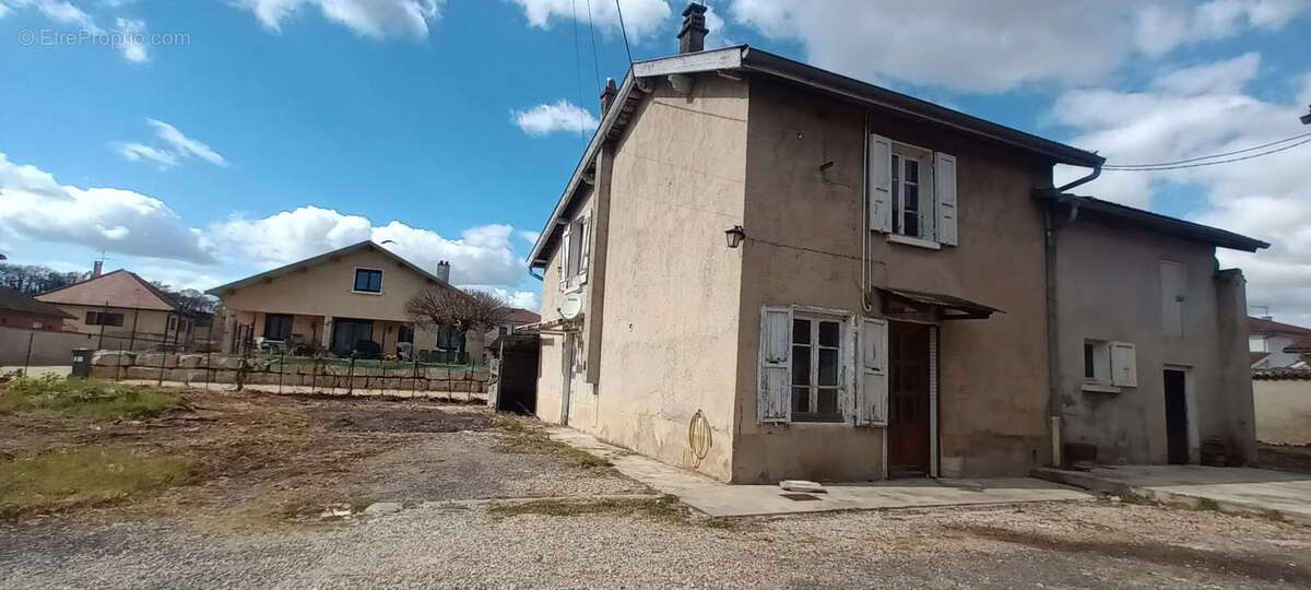 Maison à CHAVANOZ