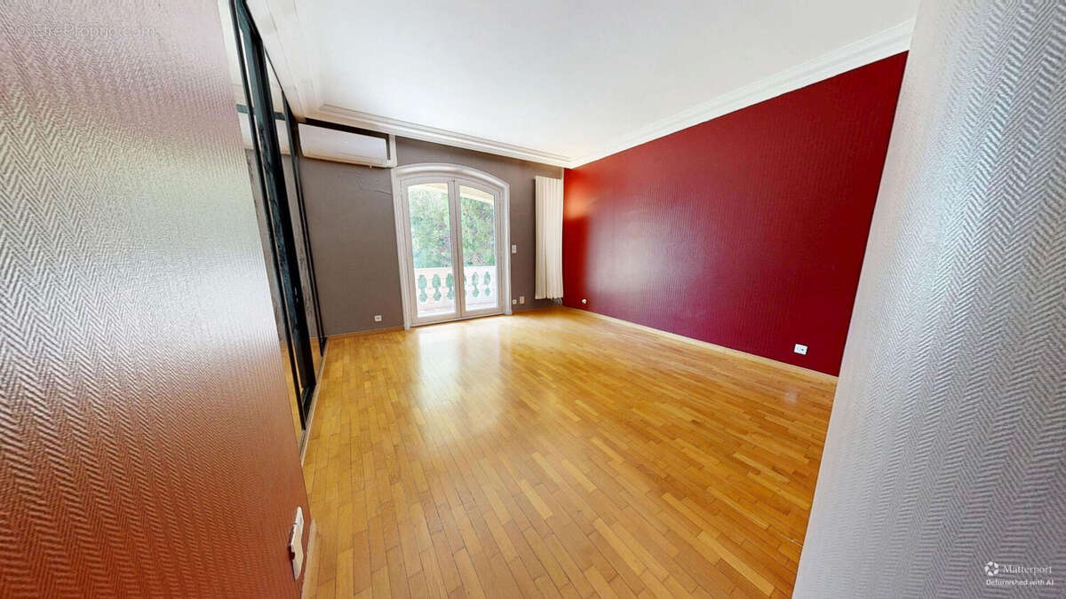 A vendre, Maison de Type 4 de plain-pied - Marseille 11e La Valentine ? 270 m², Vue panoramique & Piscine à débordement- 4 garag - photo 11