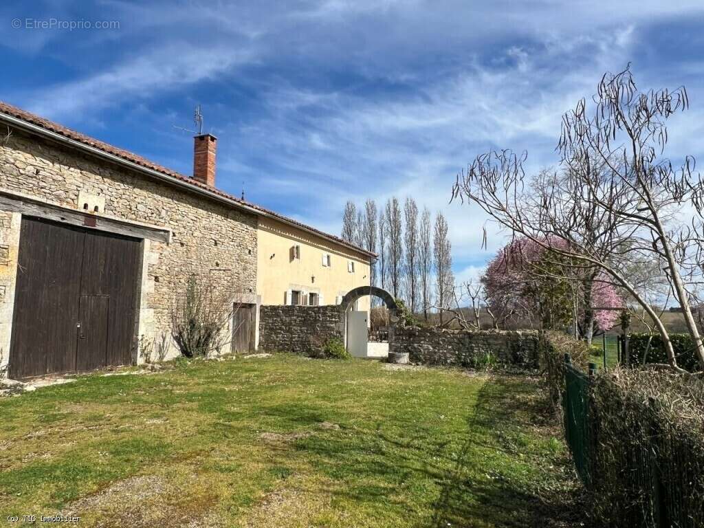 Maison à CHAMPAGNE-MOUTON