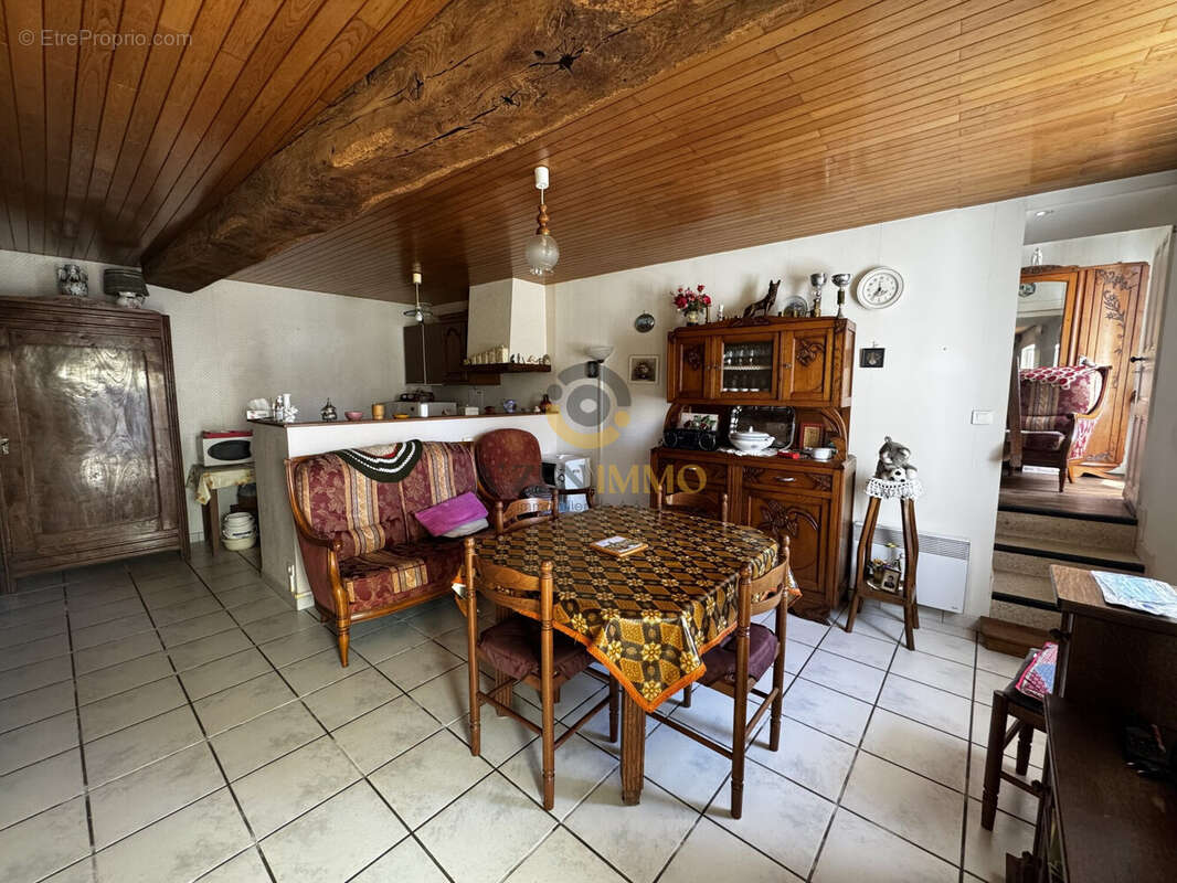 Maison à SECONDIGNY