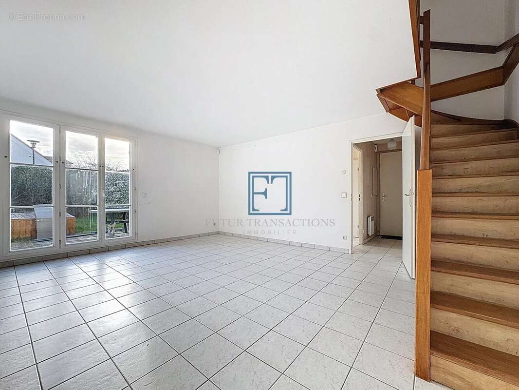 Maison à ELANCOURT
