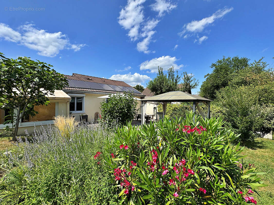 Maison à SAINT-CLAIR-DE-LA-TOUR