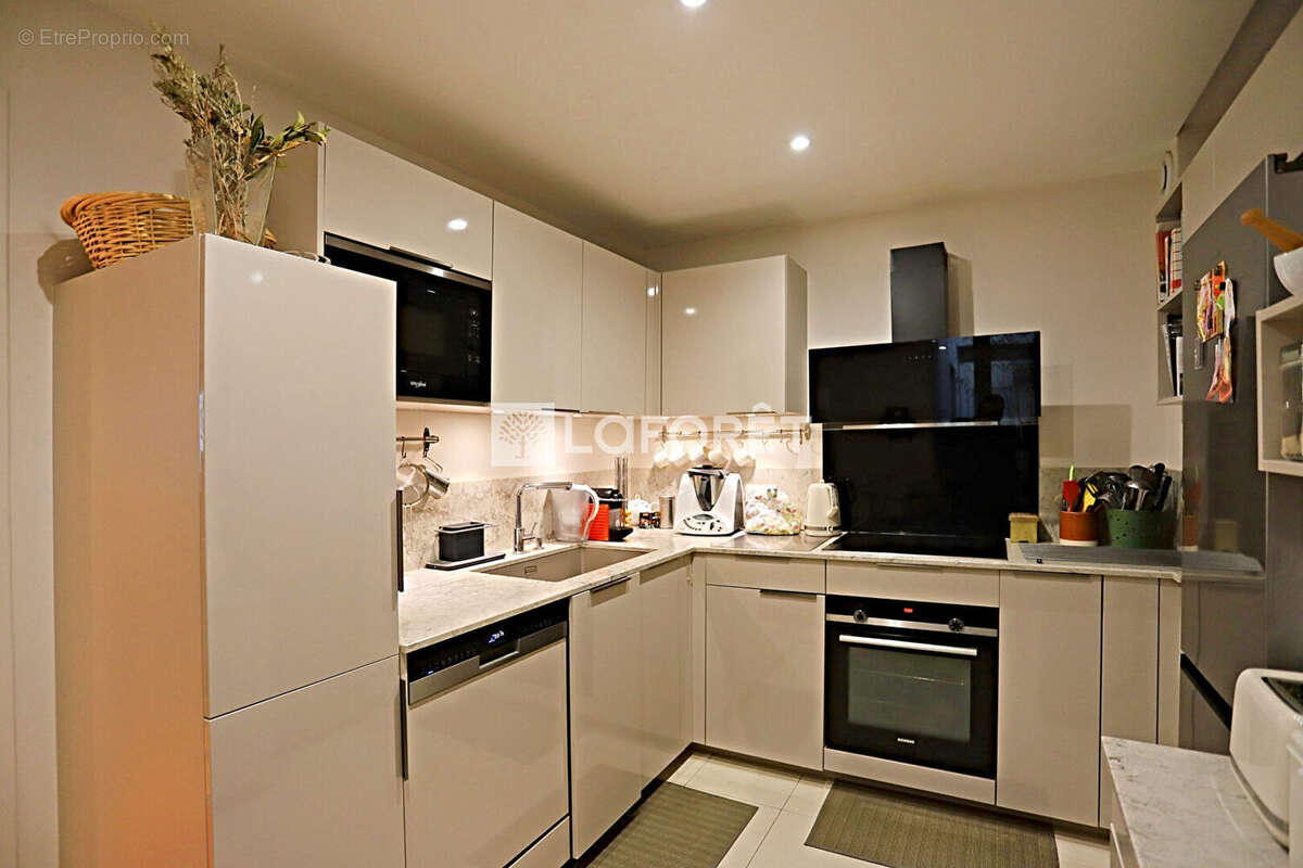 Appartement Paris 4 pièce(s) 102 m2 avec deux caves. - photo 13