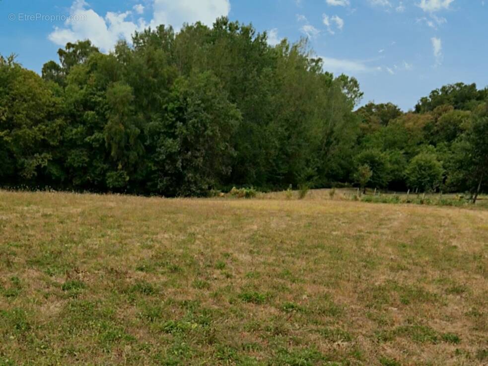 Terrain à MARCILLAC-SAINT-QUENTIN
