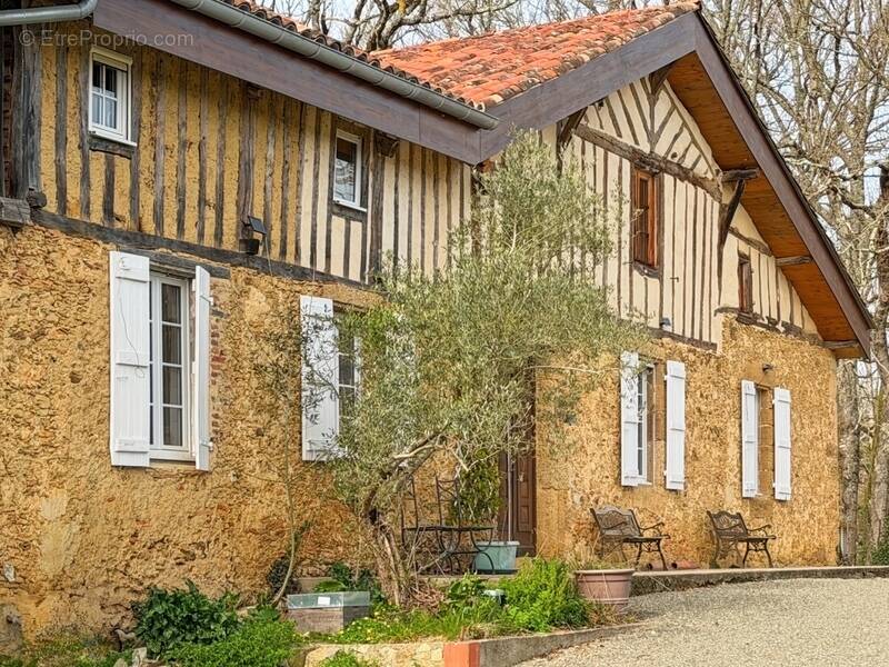 Maison à LE HOUGA