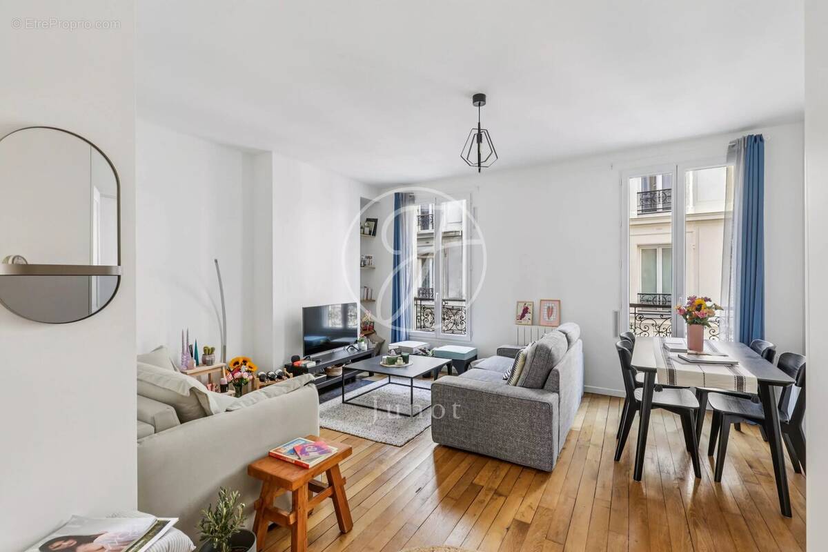 Appartement à PARIS-16E