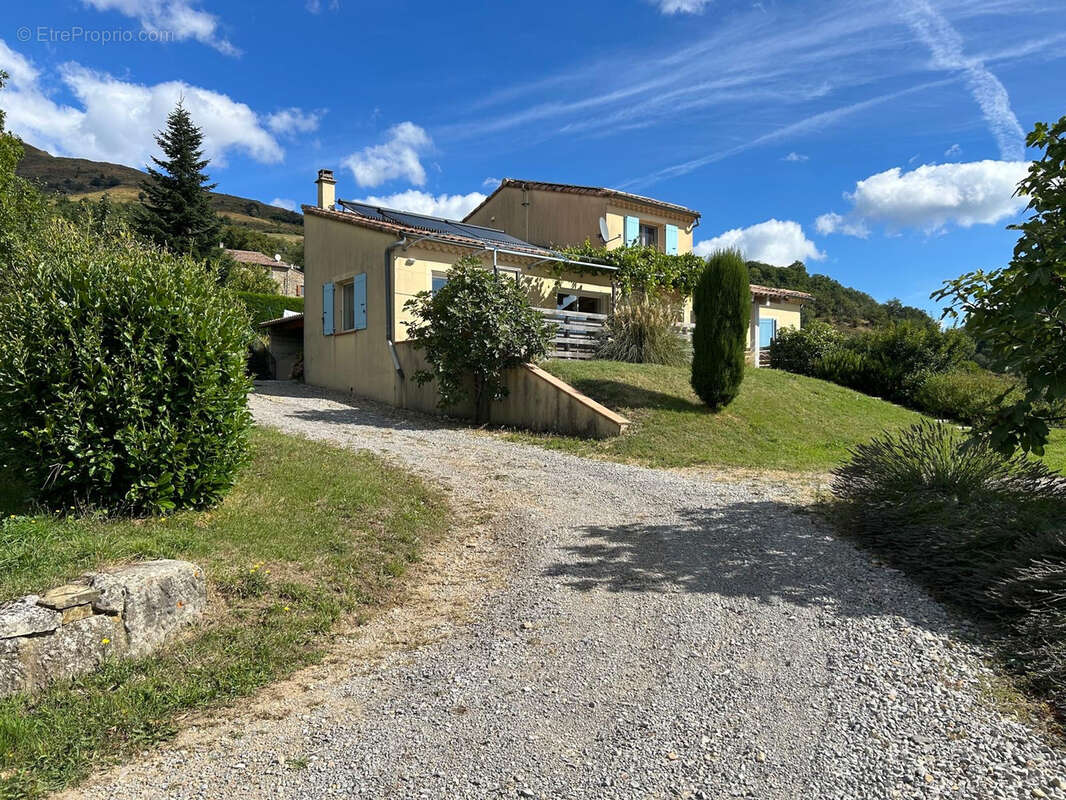 Maison à SAINT-ETIENNE-DE-BOULOGNE