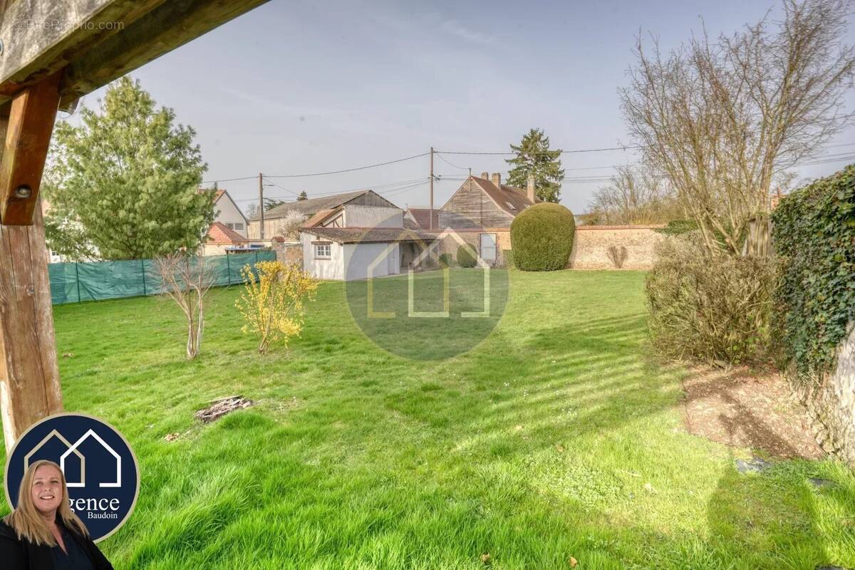 Terrain à MARVILLE-MOUTIERS-BRULE