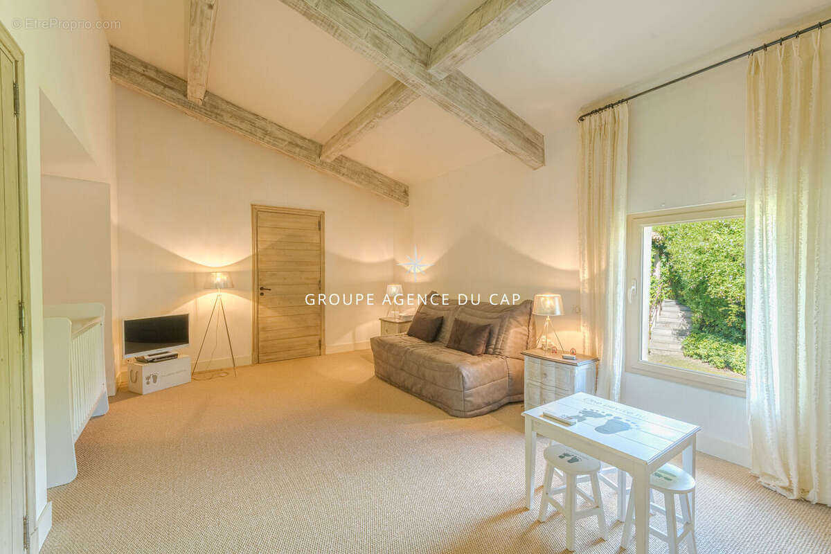 Superbe villa pieds dans l' eau avec acces prive a la plage - photo 16