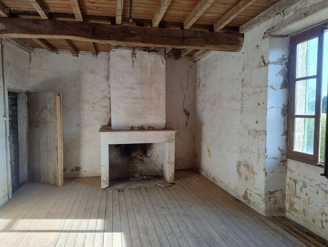 Maison à BOURDELLES