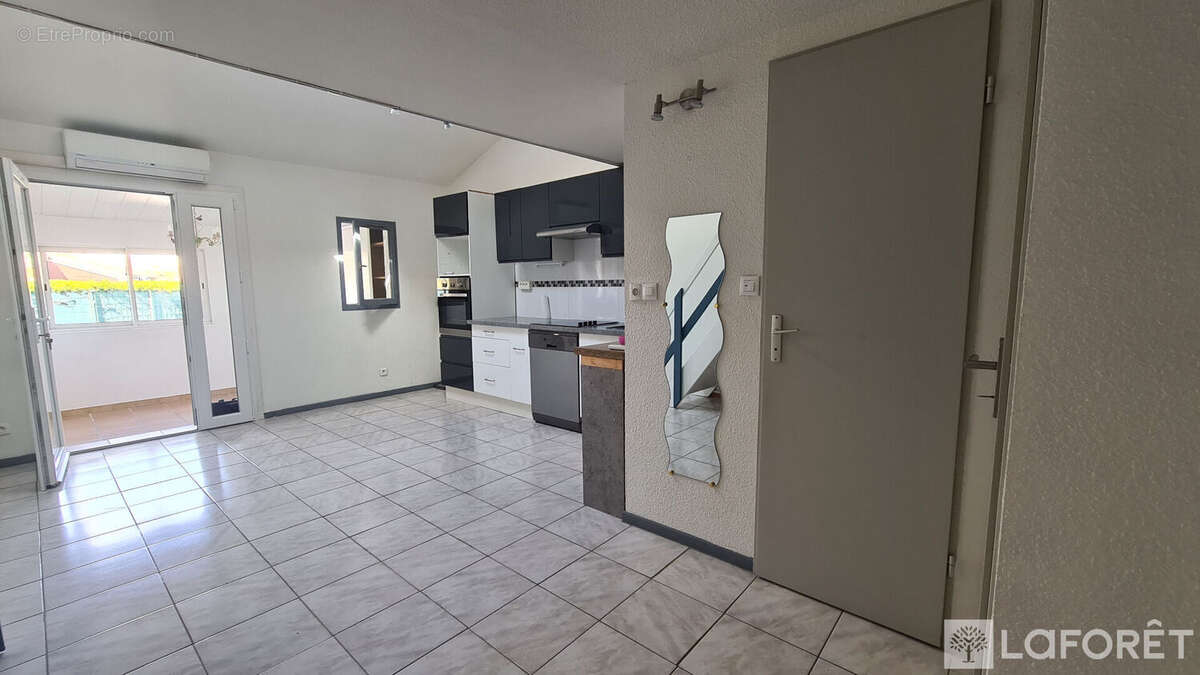 Maison à VIC-LA-GARDIOLE