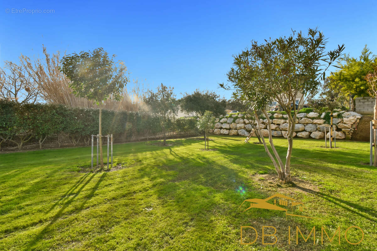 Maison à SAINT-LAURENT-DES-ARBRES