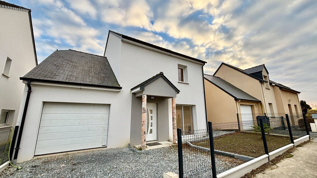 Maison à LE GENEST-SAINT-ISLE