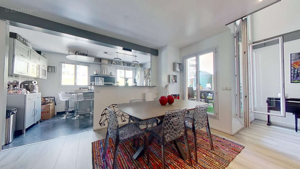 Appartement à COURBEVOIE