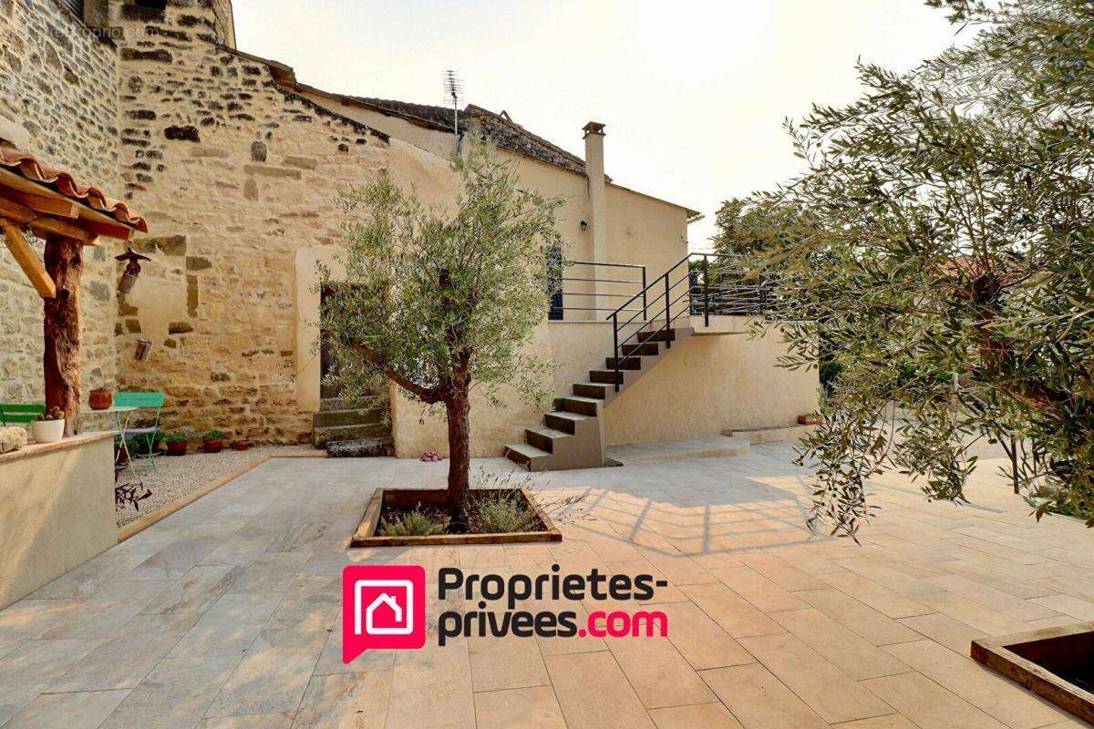 Proche Uzès, mas de village avec piscine - photo 12