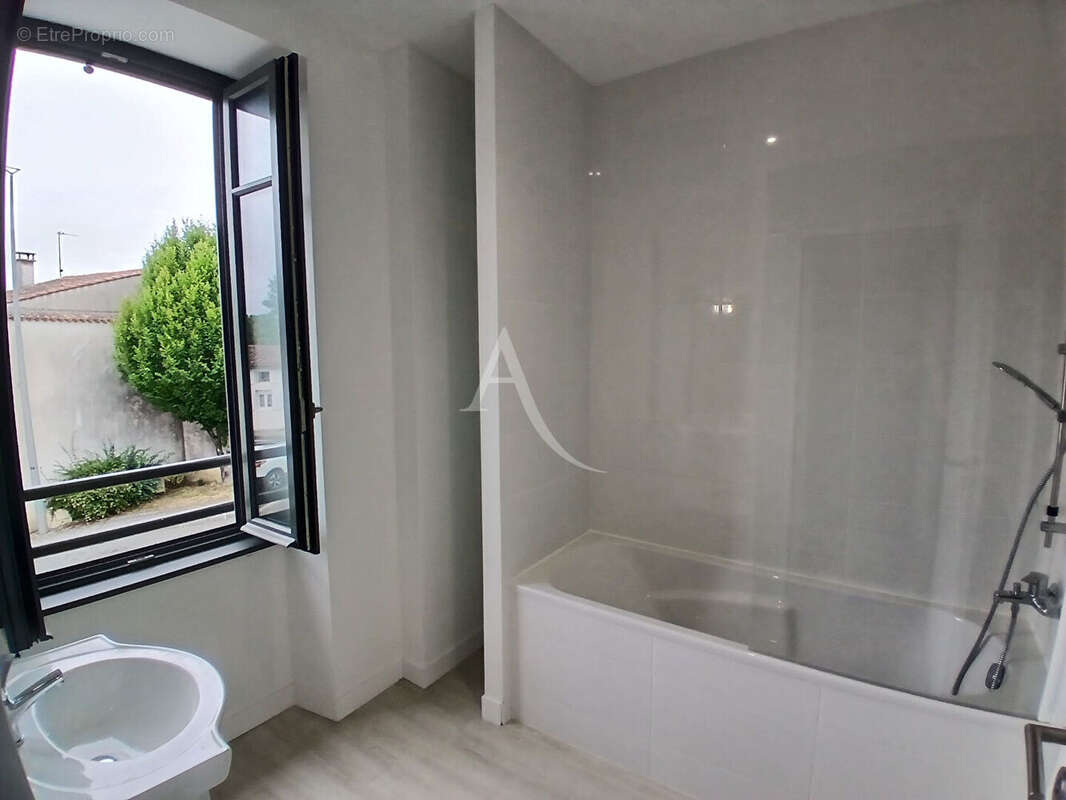 Maison Saint Hilaire De Villefranche 8 pièce(s) 190.34 m2 Description du bien - photo 5