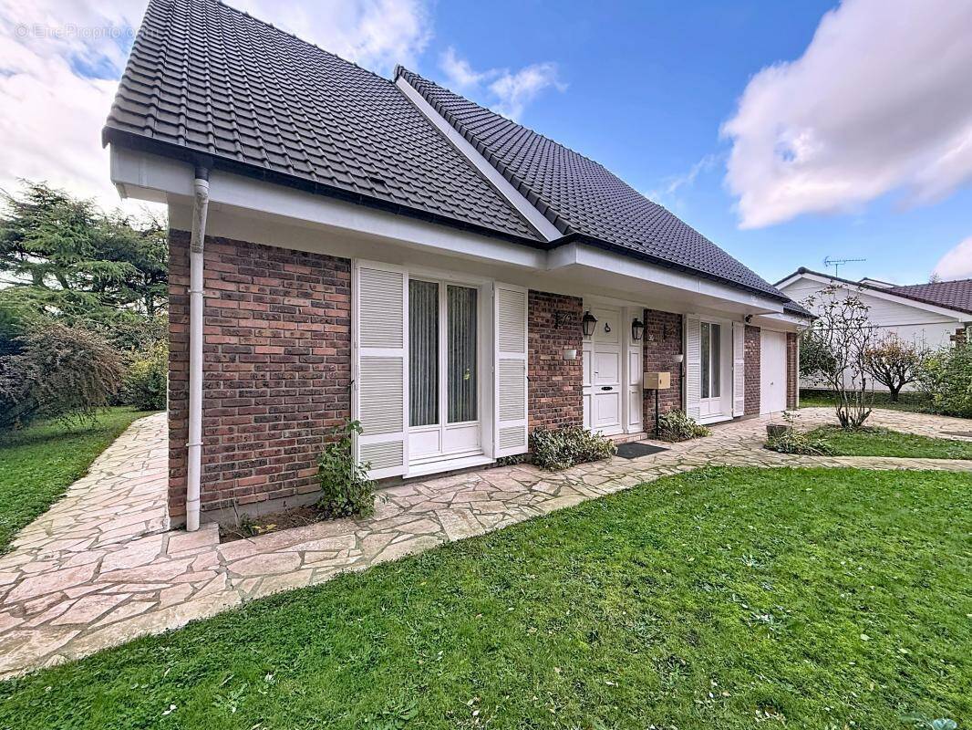 Maison à VOISINS-LE-BRETONNEUX