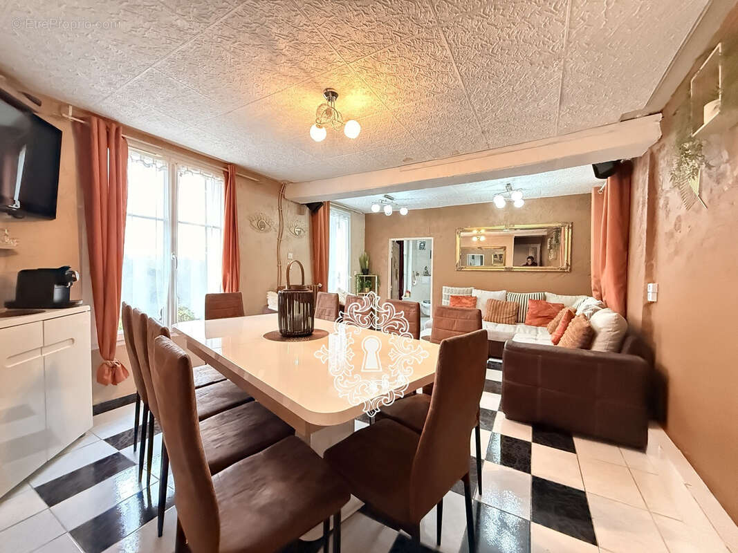 Maison à DONNEMARIE-DONTILLY