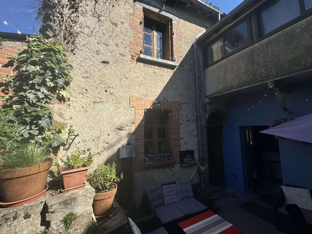 Maison à MAGNAC-LAVAL