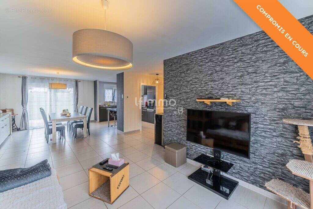 Maison à GROSTENQUIN