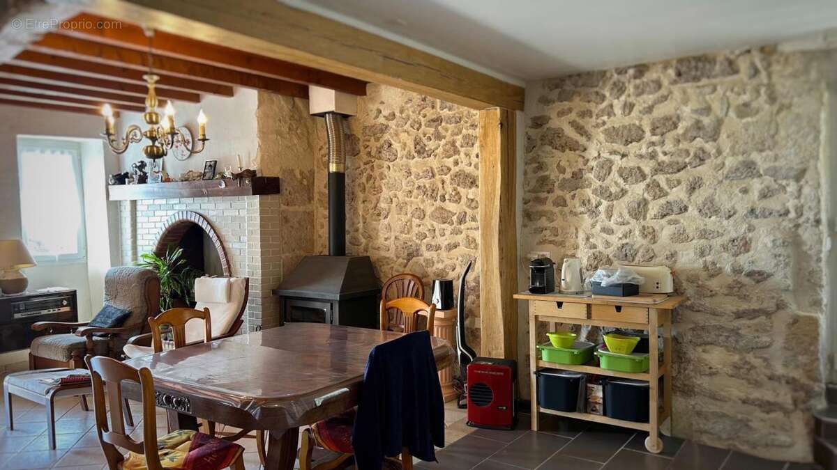 Maison à COURRENSAN