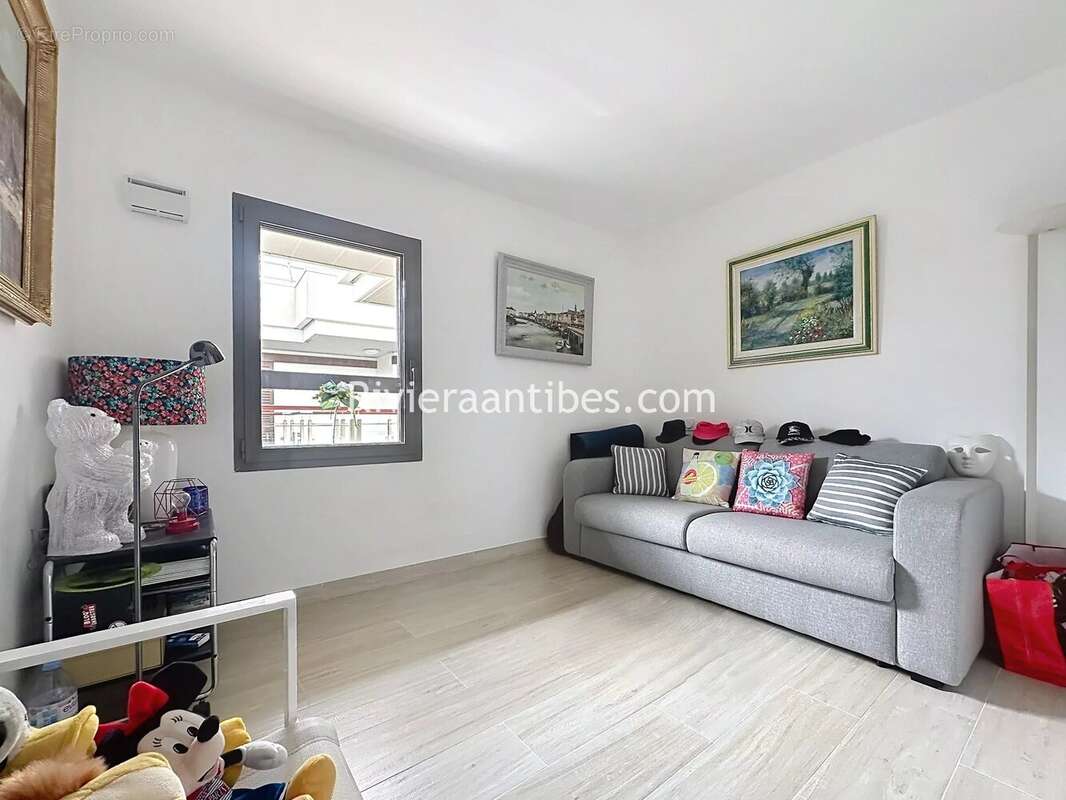 Antibes dernier etage 5p vue verdure et mer - photo 12