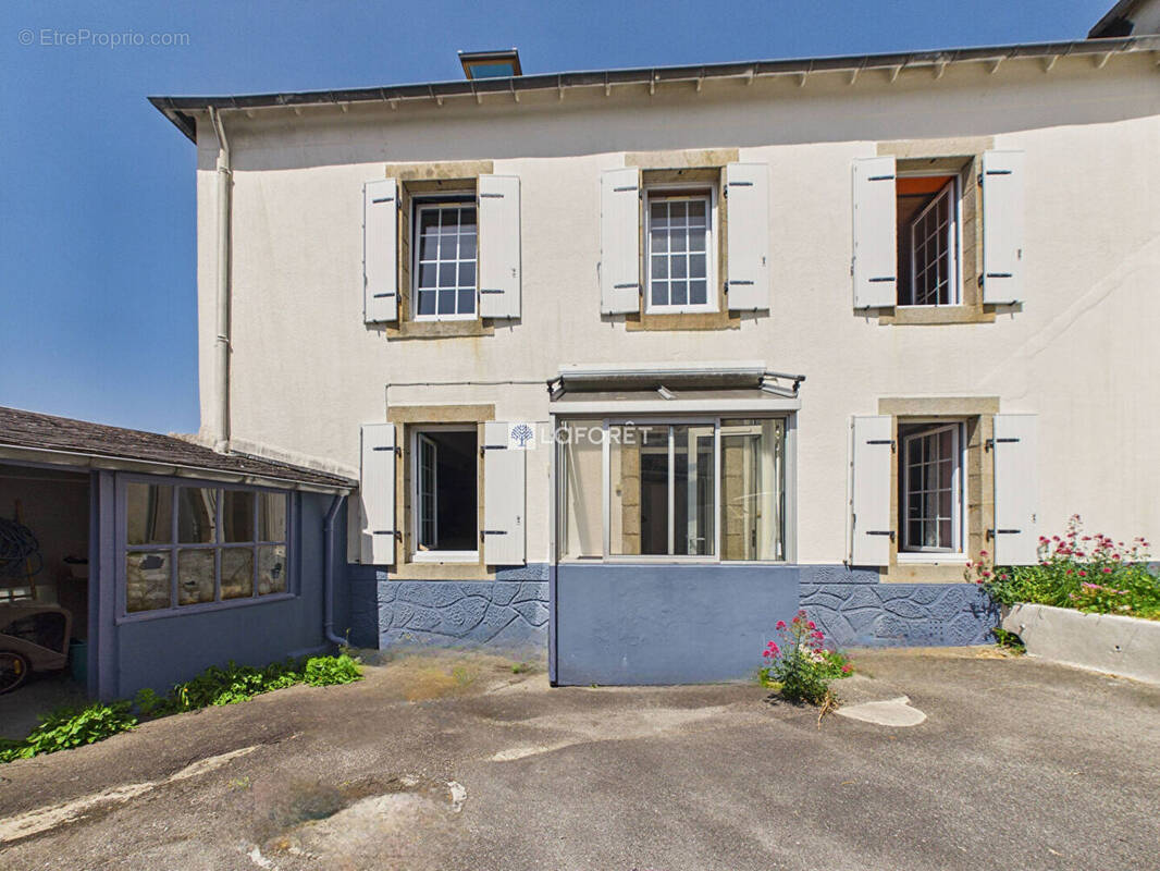 Maison à PONT-DE-BUIS-LES-QUIMERCH
