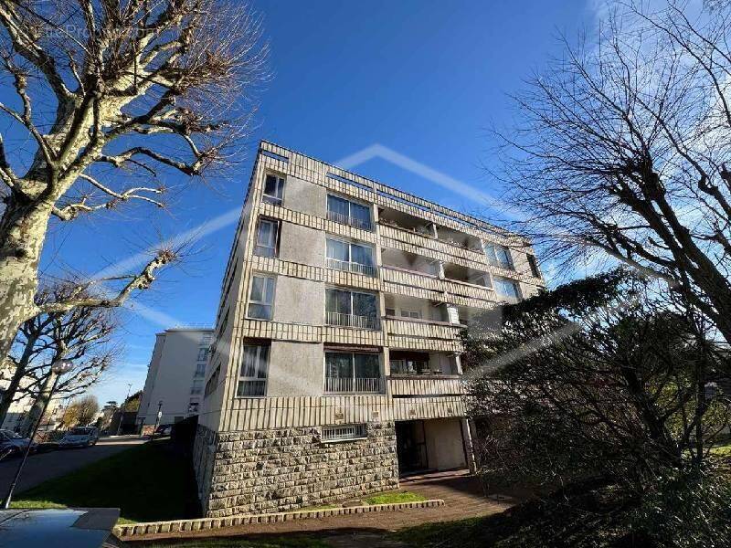 Appartement à COMBS-LA-VILLE