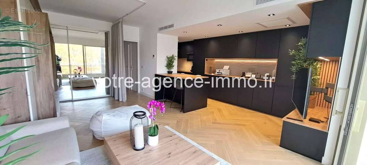 Appartement à SAINT-LAURENT-DU-VAR