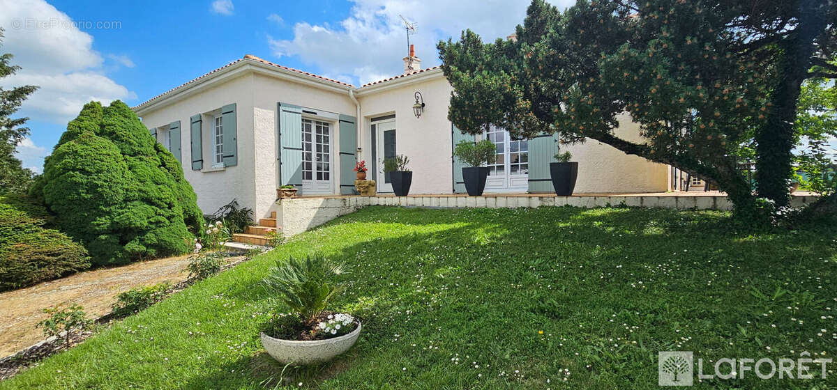 Maison à SAINTES